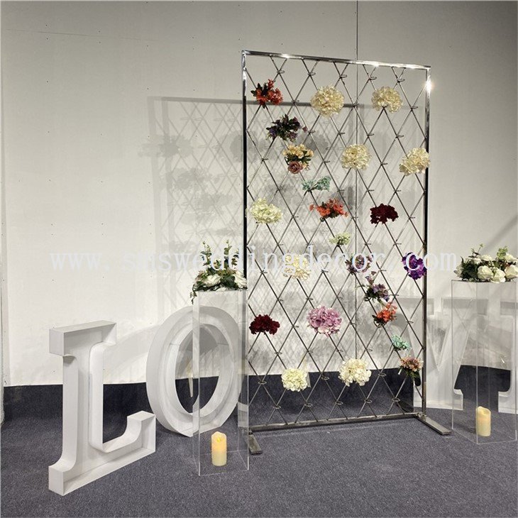 candle backdrop wedding