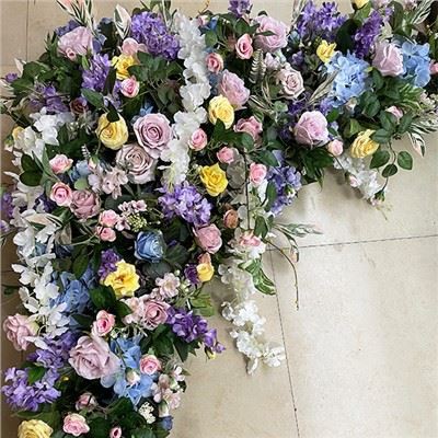 Savvaļas ziedu kāzu arka